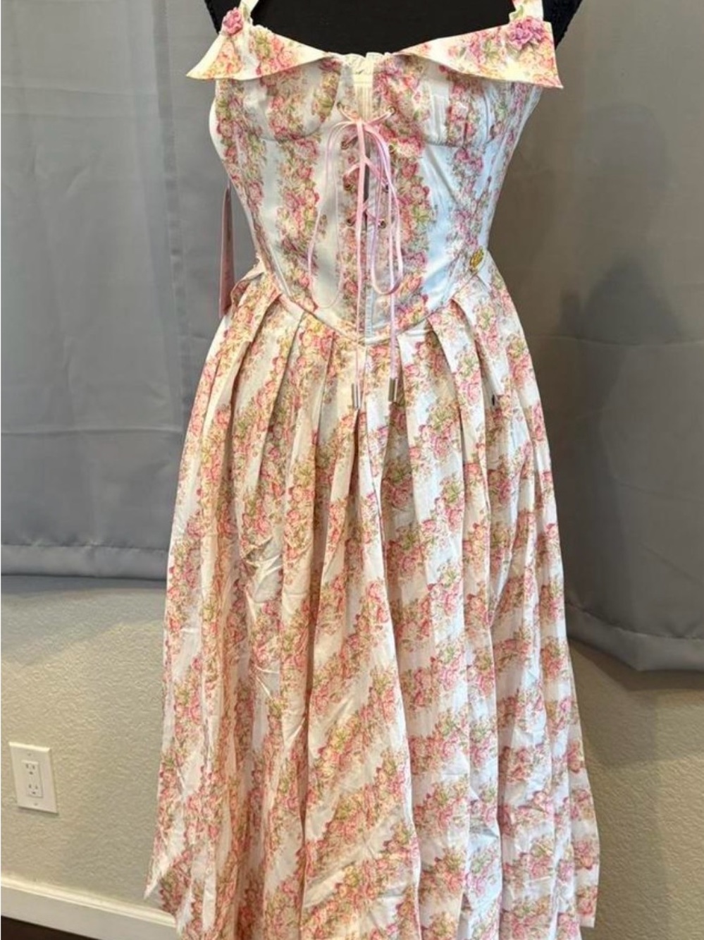 Lacemade Floral Halter Maxi Dress in Pink and Cream - Picture 6 of 8